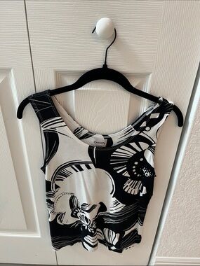 Chico's Black and White Abstract Scoop Tank